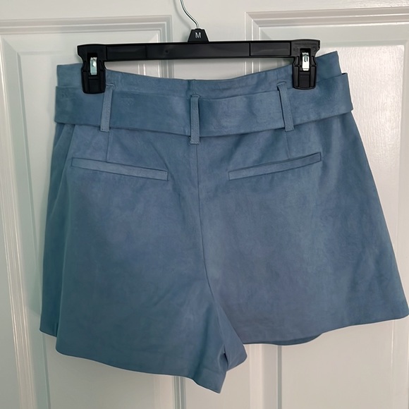 Zara blue velvet shorts belted - Picture 3 of 3